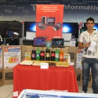 Lan�amento windons8  pela positivo, coquetel com os promotores da marca e locutores nas lojas anunci