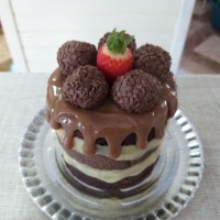 Naked Cake ; Bolo de chocolate: Bolo Gotinhas Perfeitas