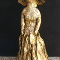 Escultura  "Dama Antiga" em jornal