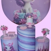 Foto real 
Pegue e monte tema Unicornio