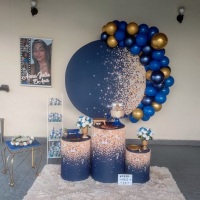 Foto real 
Decorao Azul com glitter dourado 15 anos