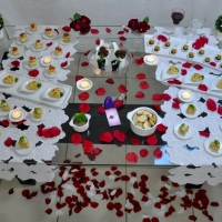 Mesa decorada para um jantar romantico