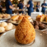Kit Festa em Salvador: salgados, doces, bolos de aniversário
