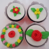Cupcakes decorados com mini rosas