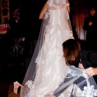 Arruma o vestido da Noiva 