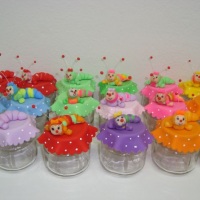 lembrancinha de anivers�rio centipeia no potinho.