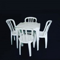 Mesas e cadeiras plasticas