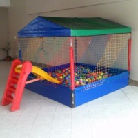 piscina com escorregador