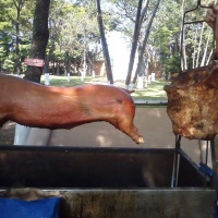 porco no rolete e costela