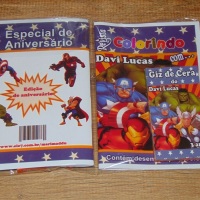 Kit de Livros de Colorir com Giz de Cera Vingadores
Tamanho: 14x10 cm
Com 12 imagens em 6 pginas 