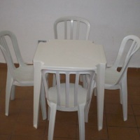 01 mesa c/ 04 cadeiras