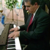 Robrio Molinari, piano & direo musical