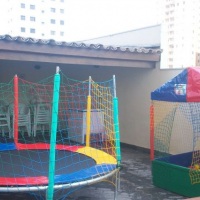 Cama-elstica e piscina de bolinha