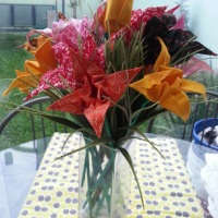 Flores de orinuno (tecido)para enfeitar a casa ou sua festa.
Feito sob encomenda de acordo com a pr