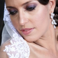 Retrato de noiva, destaque para maquiagem.
