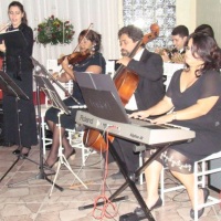 Quinteto Bellas Artes - 1 Cantora,1 Violino, 1 Violoncello, 2 Trompetes, 1 Teclado. 