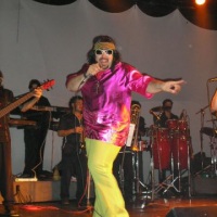 Cantando Trash: Bal�o m�gico, Xuxa, Mamonas< Sidney Magal...etc.