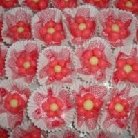 docinhos de leite nhinho decorados em forma de flor 