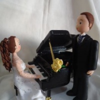 Noiva tocando piano
