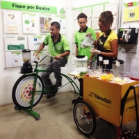 Ação em SIPATs com bike de suco ( pedalando e preparando próprio suco sem uso de energia )
