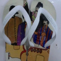 Chinelos com logo marca