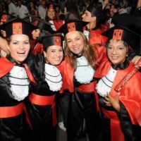 alegria no final da Cola��o de grau do curso de direito da FAAO