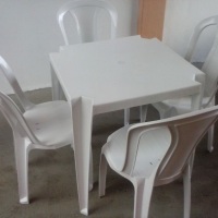 mesa com 4 cadeiras