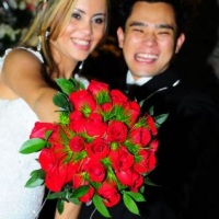 Buque de noiva com rosas vermelhas