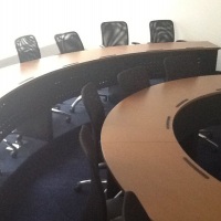 Sala de reunio, 15 pessoas.