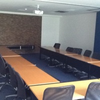 Sala de reunio para 24 pessoas.
