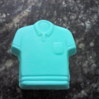 Sabonete em formato de camisa. Nas cores e fragrncias a suas escolha.
https://www.elo7.com.br/afro