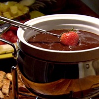 Neste friozinho no perca tempo, marque um fondue com os amigos!
Ligue j para a sabor de festa e f
