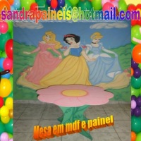 Painel das Princesas + mesa em mdf