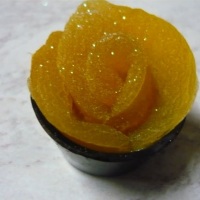 Copinho com flor de damasco