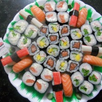 Encomenda de Sushi 90 pe�as , s�o entregue 2 bandejas com 45 pe�as em cada - R$85,00