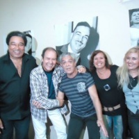 A partir da esquerda: Cirilo Reis, locutor do programa Musishow, Ed Wilson, Cac, Tania e Adriana