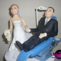 topo bolo casamento com traos fisicos