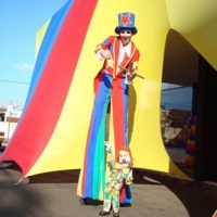 Dinamismo - Artista  especializado em arte circense, nas seguinte modalidade: clown e equilbrio