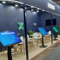 TOTENS INTERATIVOS COM TELA TOUCHSCREEN DE VARIOS TAMANHOS.