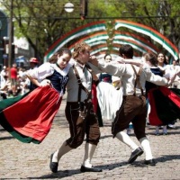 Desfile da Festa Oktoberfest, um espetaculo na rua a cu aberto... Com musicas e coreografia, na apr