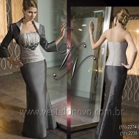 Vestido bodas de prata Plus Size, prata e chumbo, acompanha bolero com manga
Loja especializada em