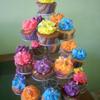torre de cupcakes coloridos c marshemellow!
