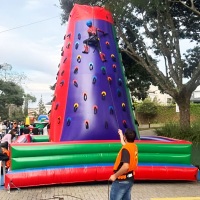 Transforme seu evento com a Alugar Escalada Inflvel da World Kids! Com uma estrutura impressionante