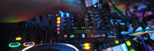 6 Dicas para Contratar o Melhor em DJ, Luz, <b>Som</b> e Imagem